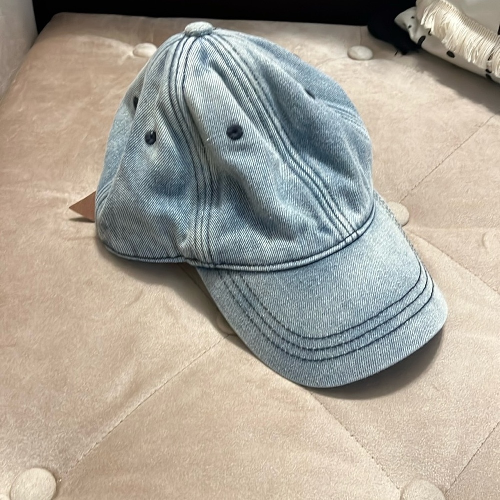 Universal Thread denim hat like new!